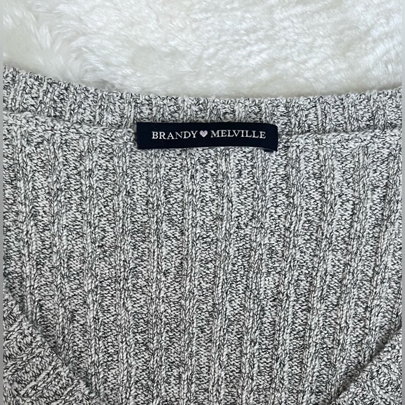 Brandy Melville - Melina Cropped Sweater - Salt & Pepper Grey - One Size - Picture 7 of 9